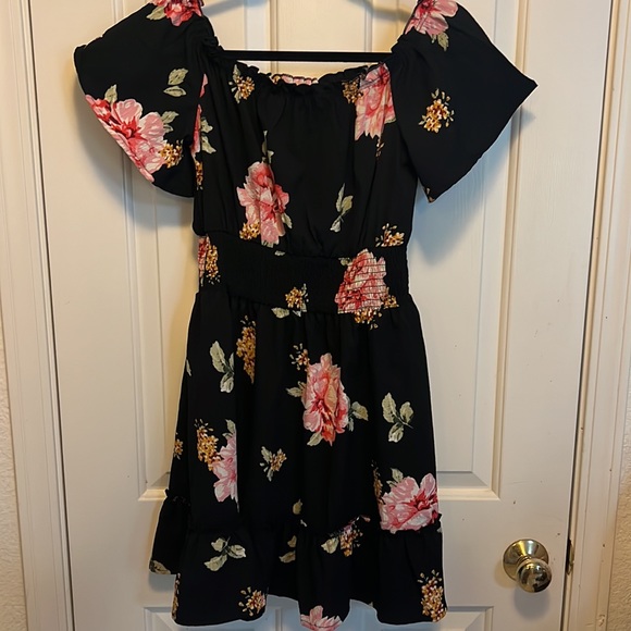 Dress - Picture 9 of 10